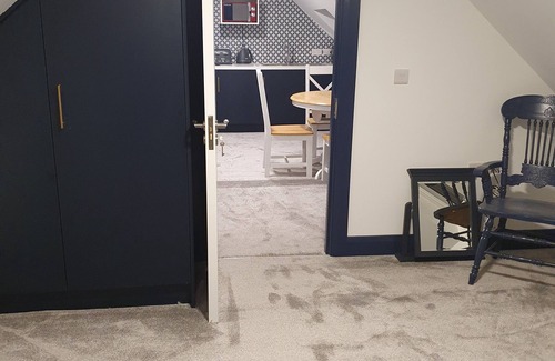 Ennis Apartment | A Quite, cosy, pet friendly, work studio, appartment on the wild Atlantic way,