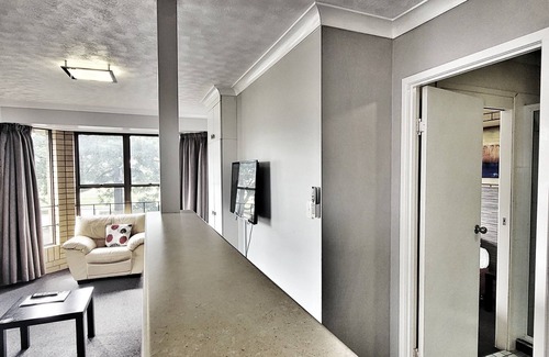 Newtown Hotel | A Raceview Motor Inn
