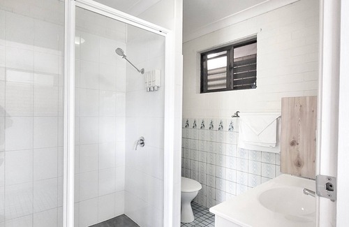 Newtown Hotel | A Raceview Motor Inn