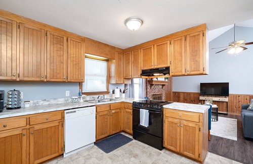 Northeast Raleigh House | A Raleigh Getaway: The Ultimate Family Oasis! Pet-Friendly & 15 Mins to DWNTN
