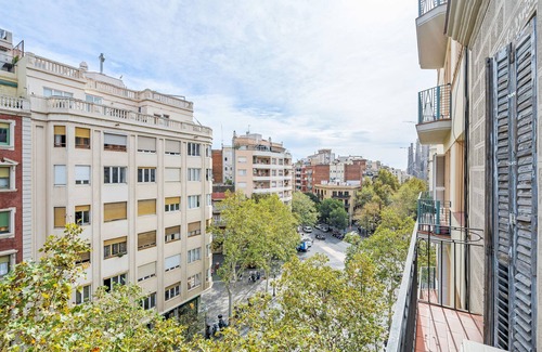 La Sagrada Familia Apartment | A rare find for those who like to be right in the middle of the excitement