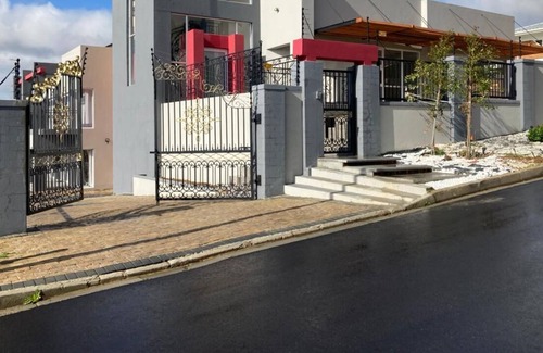 Eikenbosch House | A Rare Minimalist concept in a Quiet Location with Heavenly's view