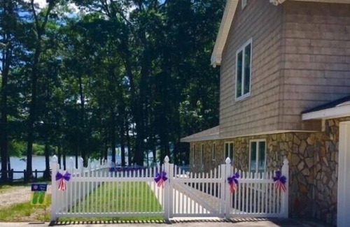 Boydton House | A recent cancellation has made the week of LABOR DAY WEEKEND 2025 NOW AVAILABLE!