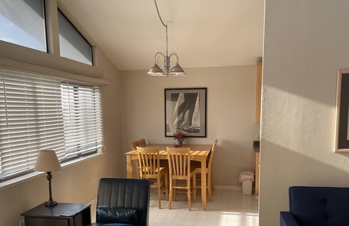 Manchester House | A relaxing home with electric fireplace, smart tv, free wifi, ocean view
