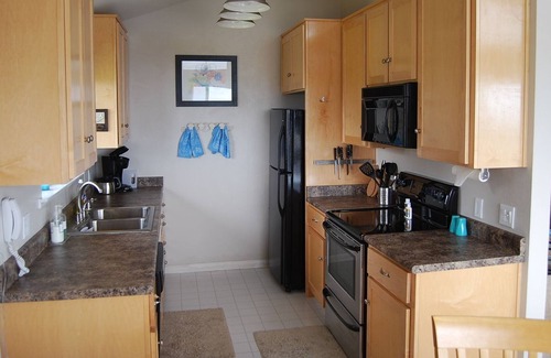 Manchester House | A relaxing home with electric fireplace, smart tv, free wifi, ocean view