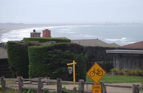 Manchester House | A relaxing home with electric fireplace, smart tv, free wifi, ocean view