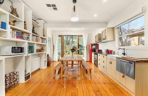 Hepburn Springs House | A Relaxing Retreat- easy walk to Hepburn. 5GWIFI&NETFLIX