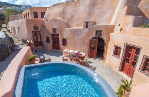 Finikia Villa | A Renovated old winery-canava in Finikia