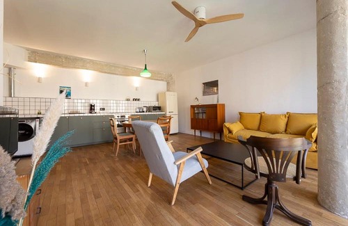 Belsunce Apartment | A renovated Pouillon on the Canebière.