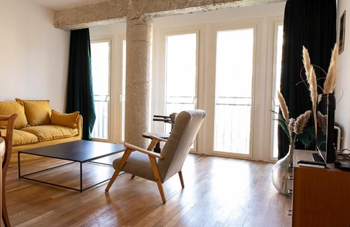 Belsunce Apartment | A renovated Pouillon on the Canebière.