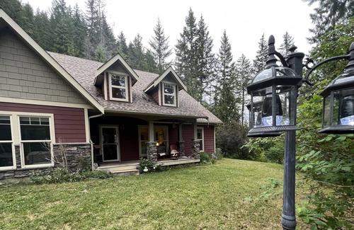 Tappen House | A river runs through it! House on acreage w/hot tub & firepit. Mins to the lake