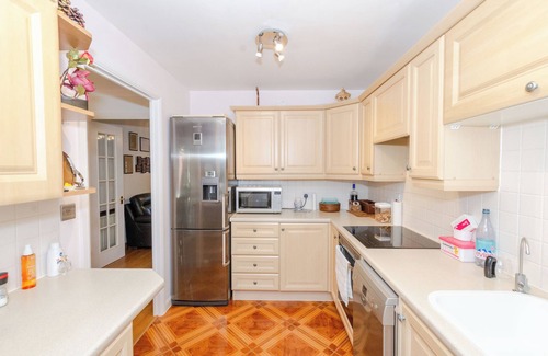 Thamesmead House | A Riverside Paradise in The City w Garden - A 2 Bed Home in London Sleeps 4!
