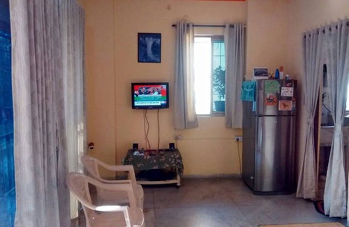 Kopar Khairane Bed & Breakfast | A room for those who roam :)