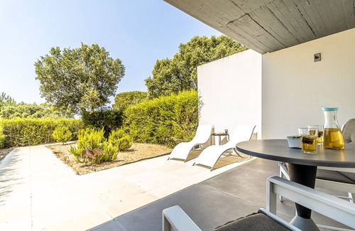 Fornos Apartment | A room with a sea view