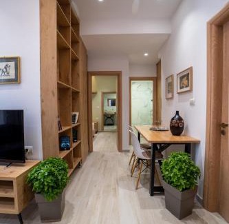 Qender Apartment | A rustic private cottage with 1 bedroom in center