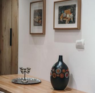Qender Apartment | A rustic private cottage with 1 bedroom in center