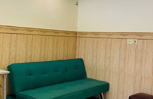 Ruessei Kaev House | A spacious King bedroom with Air Condition