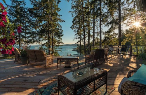 Halfmoon Bay House | A's on the Bay - Family Retreat