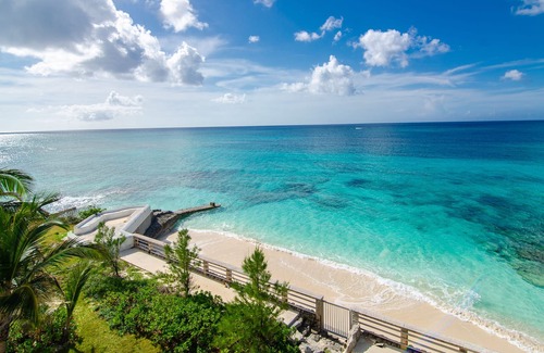 Nassau Apartment | A SCENIC New Beachfront Listing in The Bahamas! 3W
