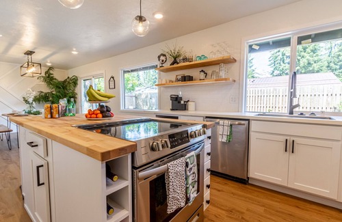 Mendenhaven House | A serene, blissful home w/a spacious backyard