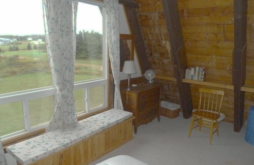 Darnley Cottage | A short walk to one of the world's best beaches, sleeps 8