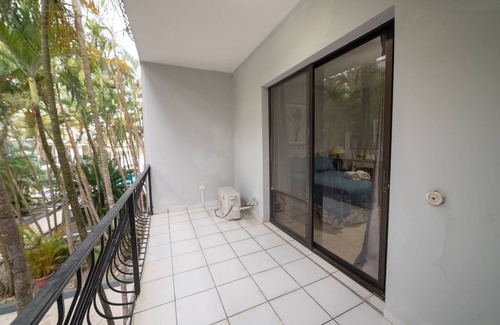 ProCab Apartment | A short walk to shop and beach, lovely Ground-floor condo with pool