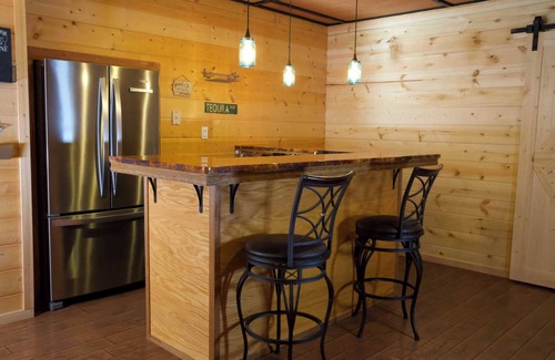Salisbury Cabin | A Slice of Salisbury-Pool, Hottub 10 Acre