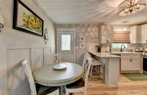 Church Street House | A Southern Retreat/Cozy Getaway in the heart of Atlanta Sleeps 4