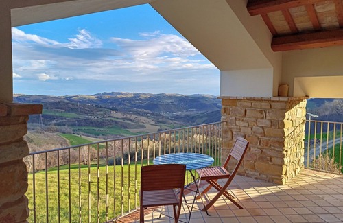 Castiglione Messer Raimondo Apartment | A spacious 2 bedroom apartment with stunning panoramic views at La Stradella