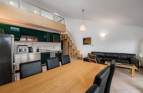 Monterol House | A spacious 3BR apartment near the beach BRANKA