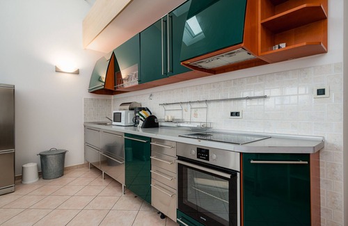 Monterol House | A spacious 3BR apartment near the beach BRANKA