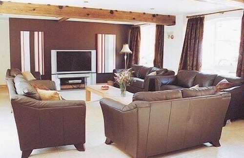 Denstone Cottage | A spacious four star barn conversion set in 150 acres of farmland.