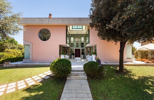 Poggio dei Pini Villa | A spacious, modern villa with a private pool