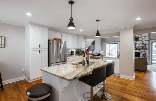 Athens House | A Spacious Place for Everyone. Sanford Stadium, Downtown and Dining So Close!