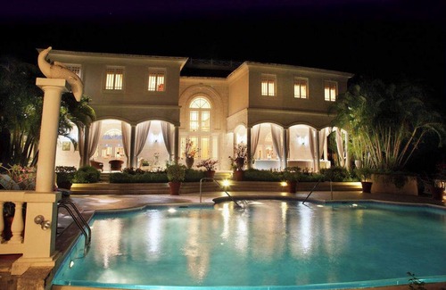 Old Trees Bay Villa | A Spectacular Ridge-front Home