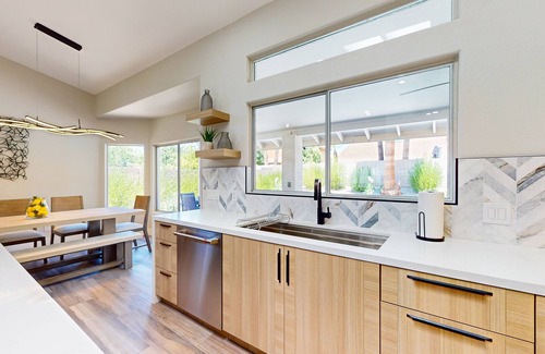Paradise Park Vista House | A stately luxury house with pool nestled in a serene neighborhood