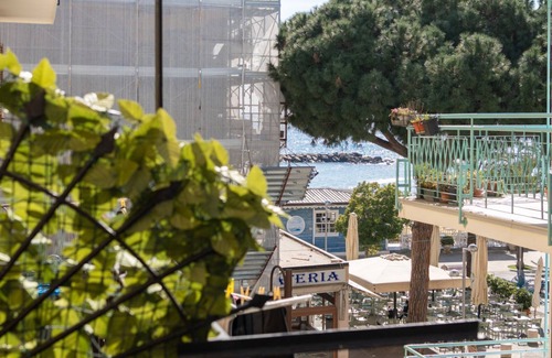 Arma di Taggia Apartment | A Step from the Beach - Roomy Apt with Sea Glimpse