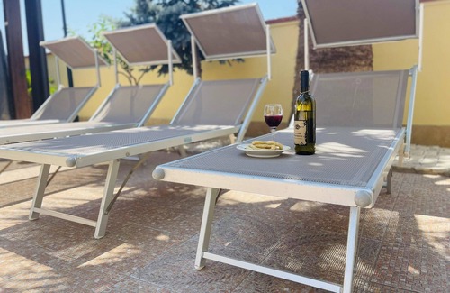 Specchiarica Villa | A stone's throw from the sea - Spacious villa with garden