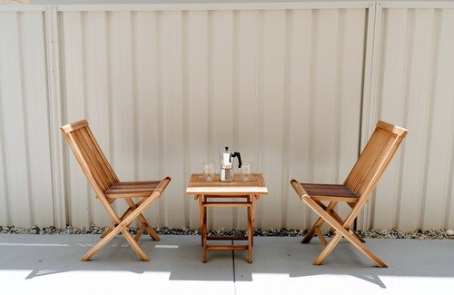 Rockingham Apartment | A stones throw from the beach - The Sand Castle is your perfect coastal escape