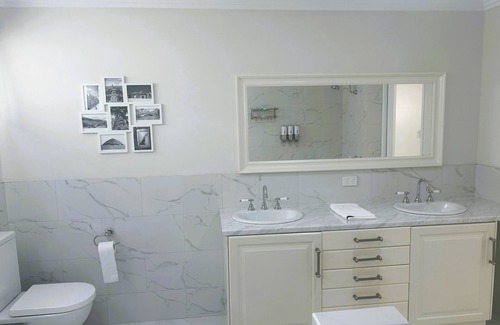Rockingham Apartment | A stones throw from the beach - The Sand Castle is your perfect coastal escape