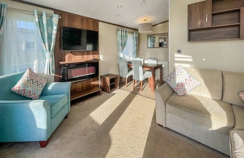 Langham House | A stunning lodge with one master double with en suite shower room.