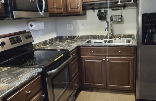 Centerra House | A SUITE Wild West HIDEAWAY 2BD/1BTH Amazing Location! WALK 2 Amenities!