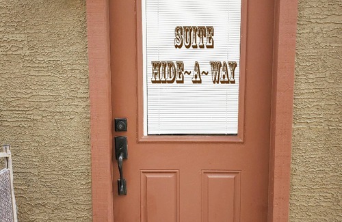 Centerra House | A SUITE Wild West HIDEAWAY 2BD/1BTH Amazing Location! WALK 2 Amenities!