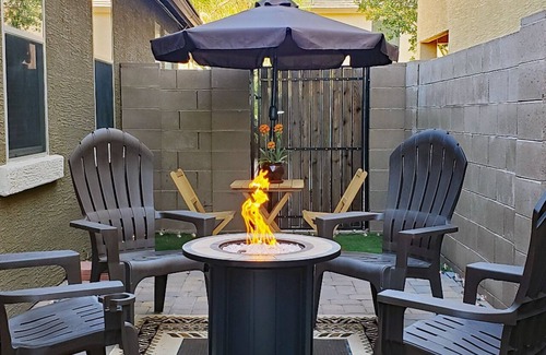 Centerra House | A SUITE Wild West HIDEAWAY 2BD/1BTH Amazing Location! WALK 2 Amenities!