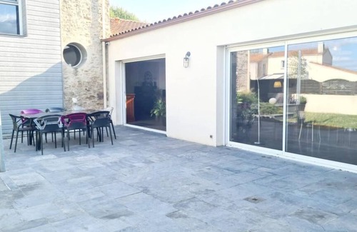 Aigrefeuille-sur-Maine Apartment | A swimming pool in the vineyard!