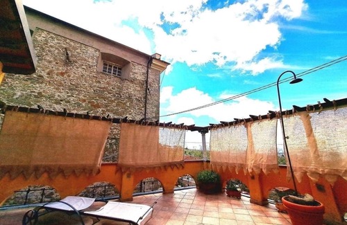 Giucano Apartment | A thirteenth-century fortress one step away from the Cinque Terre