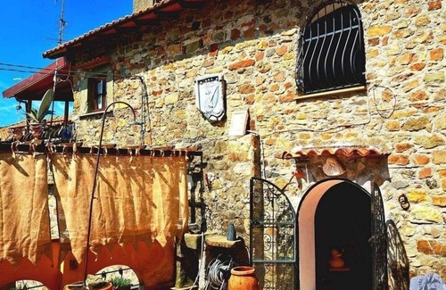 Giucano Apartment | A thirteenth-century fortress one step away from the Cinque Terre