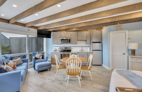 Napeague Apartment | A Touch of Ocean Studio, 1 BTH & Balcony Apt!