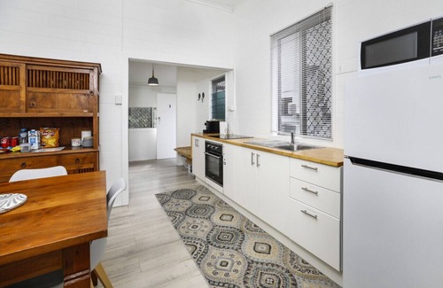 Cairns North Apartment | A Touch of the Bahamas on McKenzie MK3