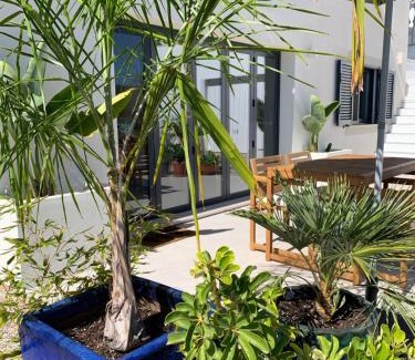 Lagoa e Carvoeiro Apartment | A Tranquil Garden Apartment, Carvoeiro - Benagil